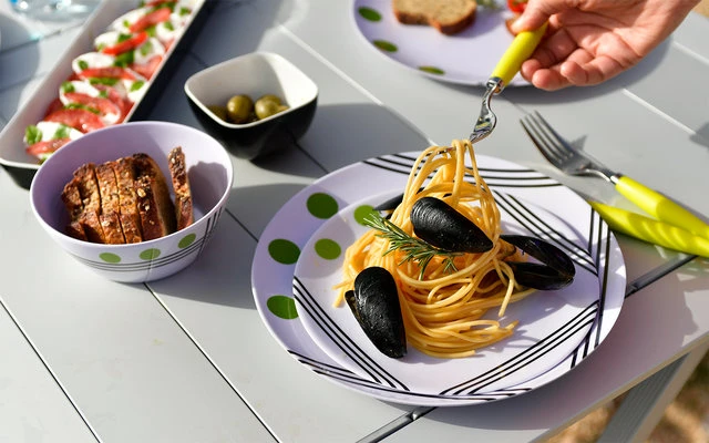 Berger Dots Melamin Geschirr-Set 16-tlg. Rot 4 Berger Dots Melamin Geschirr-Set 16-tlg. Rot – Bild 2